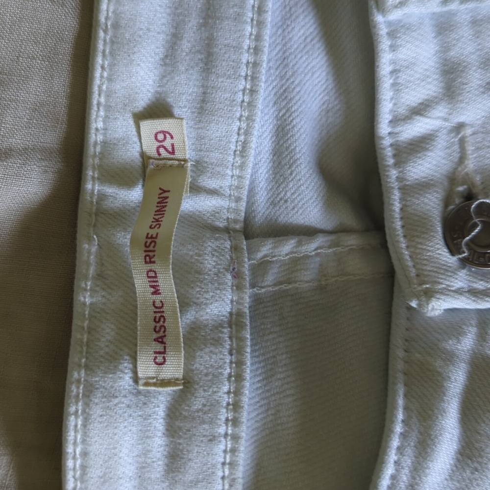 Levi's Classic Mid Rise Skinny White Jeans - Picture 4 of 6